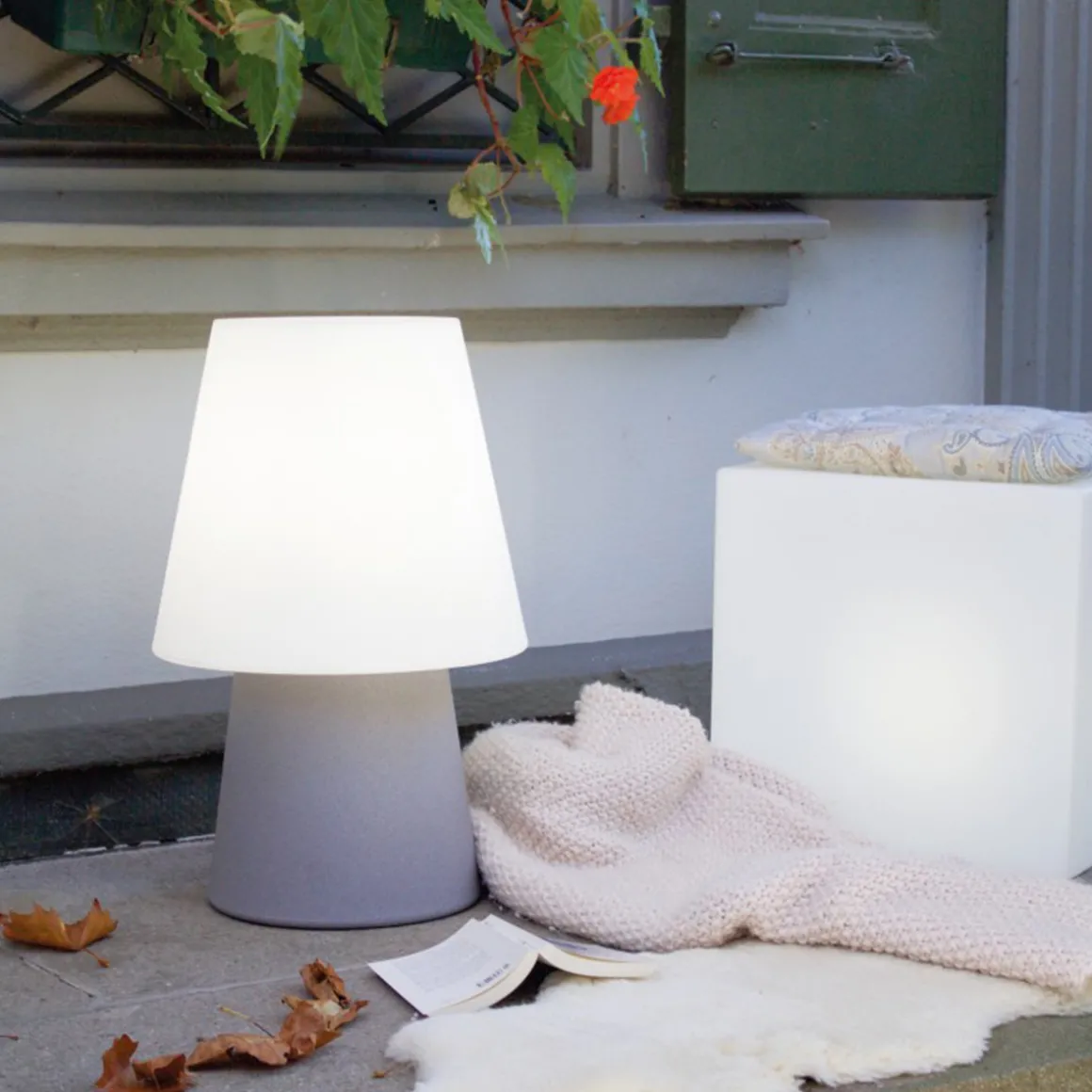 8 seasons design No. 1 RGB Tischleuchte