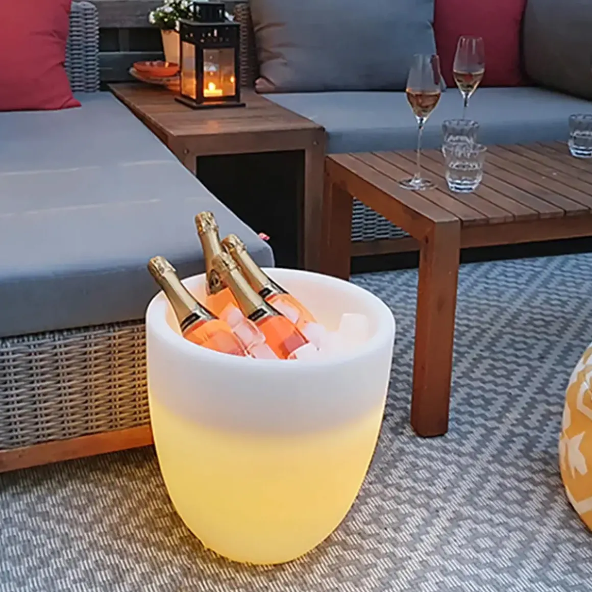 8 seasons design Shining Curvy Cooler RGB LED Dekoleuchte & Weinkühler