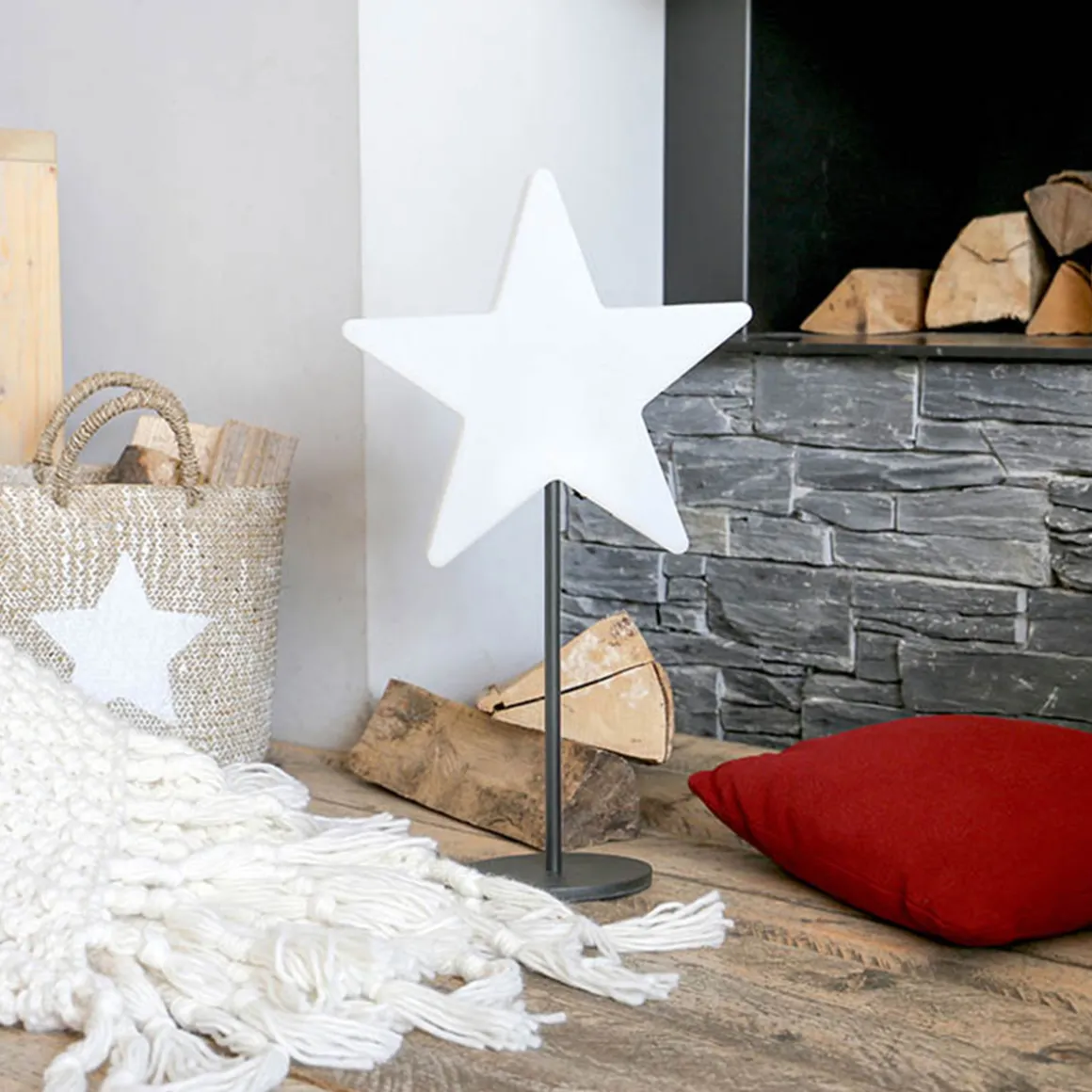 8 seasons design Shining Window Star LED Akkuleuchte