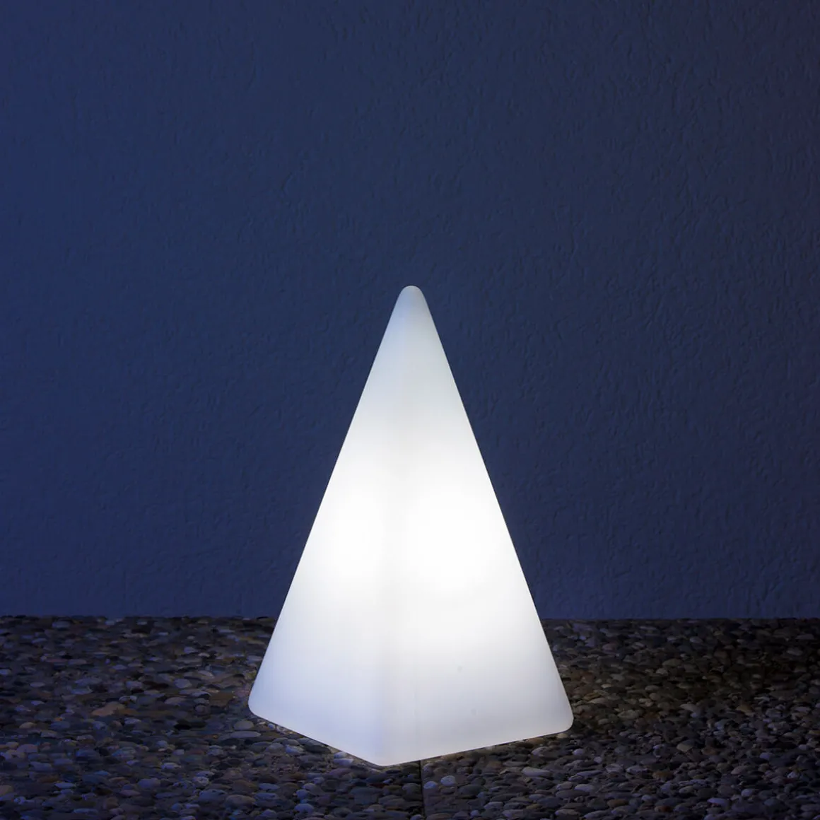 Epstein-Design Pyramide RGBCCT-LED Außenleuchte mit ZigBee