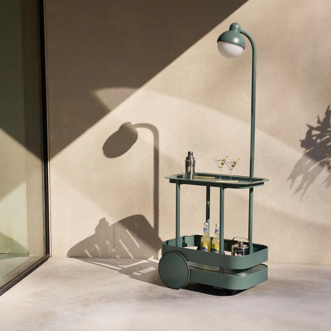 Fatboy Jolly Trolley LED Akkuleuchte & Bar-Trolley