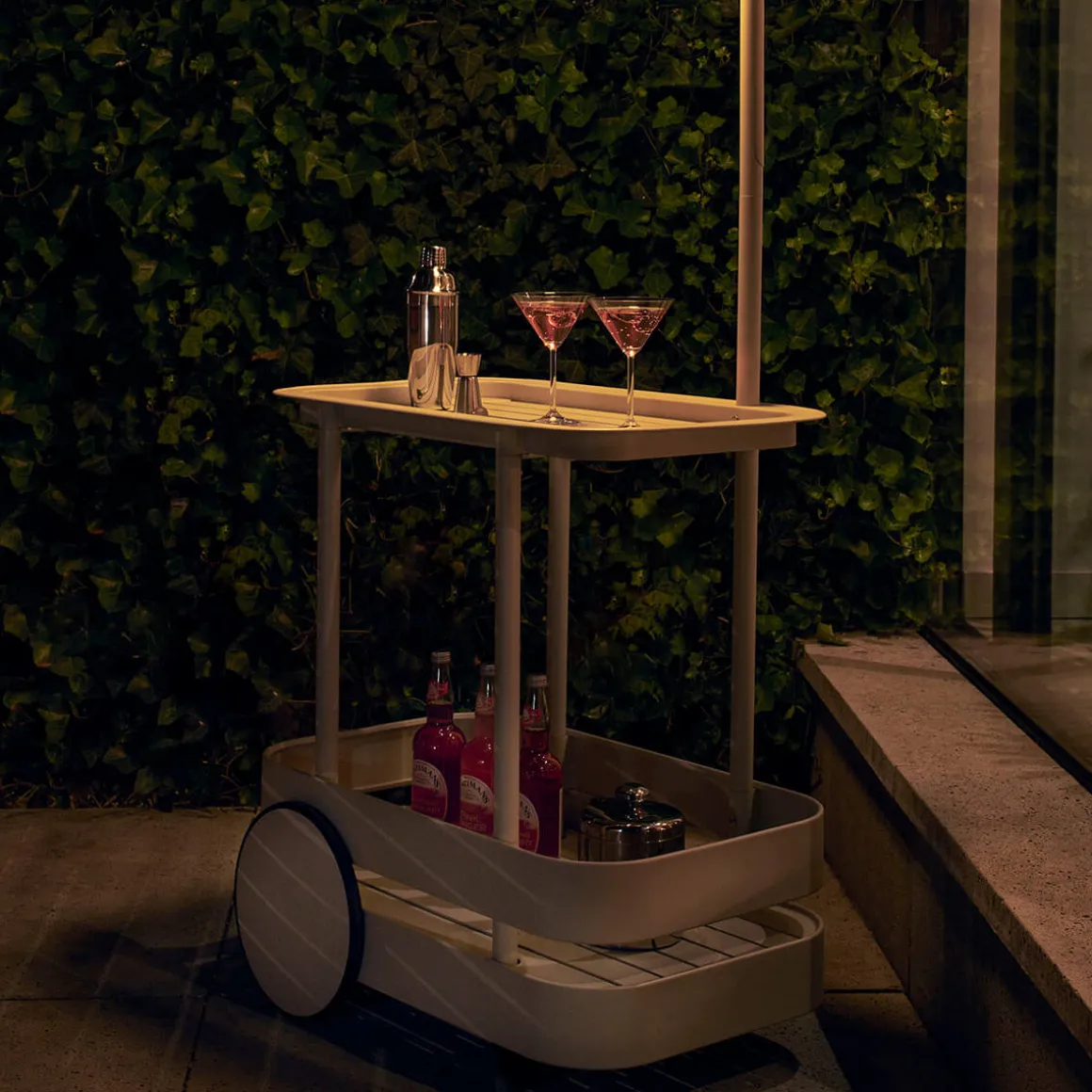 Fatboy Jolly Trolley LED Akkuleuchte & Bar-Trolley