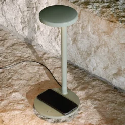 Flos Oblique Qi LED Tischleuchte