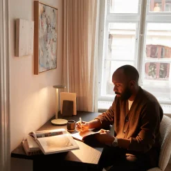 Flos Oblique Qi LED Tischleuchte