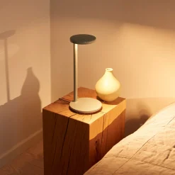 Flos Oblique Qi LED Tischleuchte