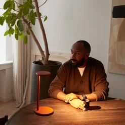 Flos Oblique Qi LED Tischleuchte