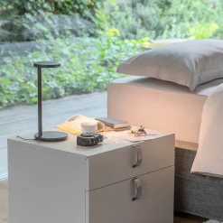 Flos Oblique Qi LED Tischleuchte