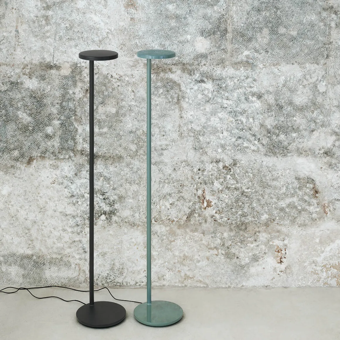 Flos Oblique USB-C LED Stehleuchte