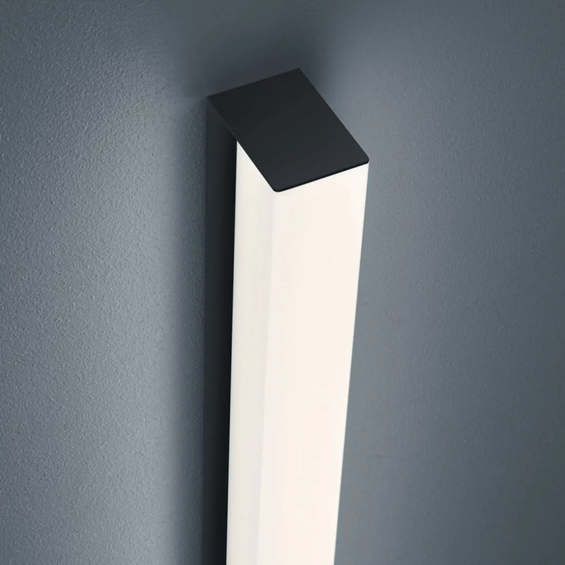 Helestra Lado LED Wand- / Spiegelleuchte, schwarz matt