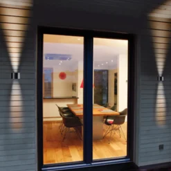 Helestra Siri 44 - R LED Außenwandleuchte