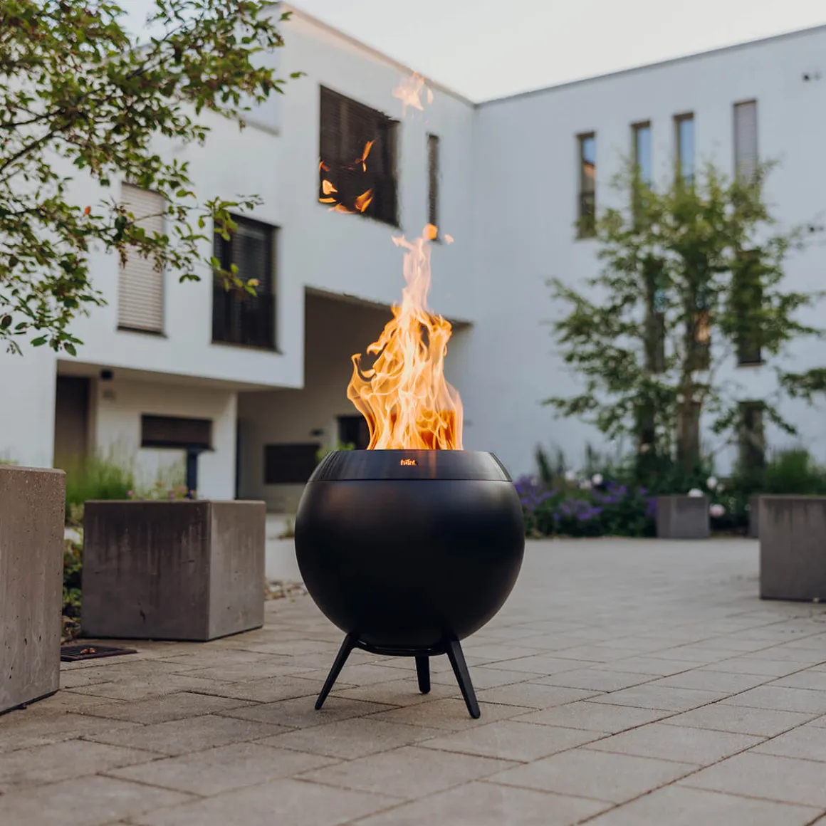 Höfats Moon 45 Feuerschale mit niedrigem Fuß