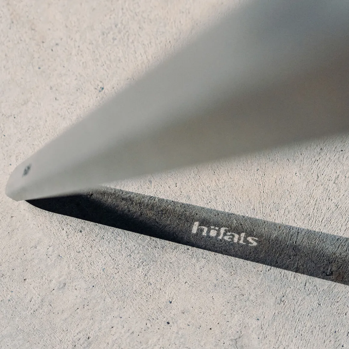 Höfats Moon 45 Feuerschale mit hohem Fuß