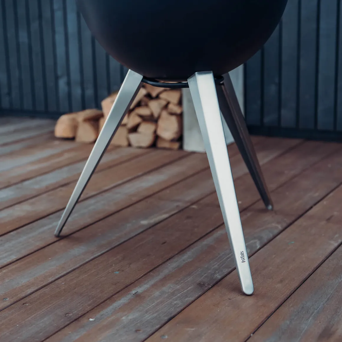 Höfats Moon 45 Feuerschale mit hohem Fuß