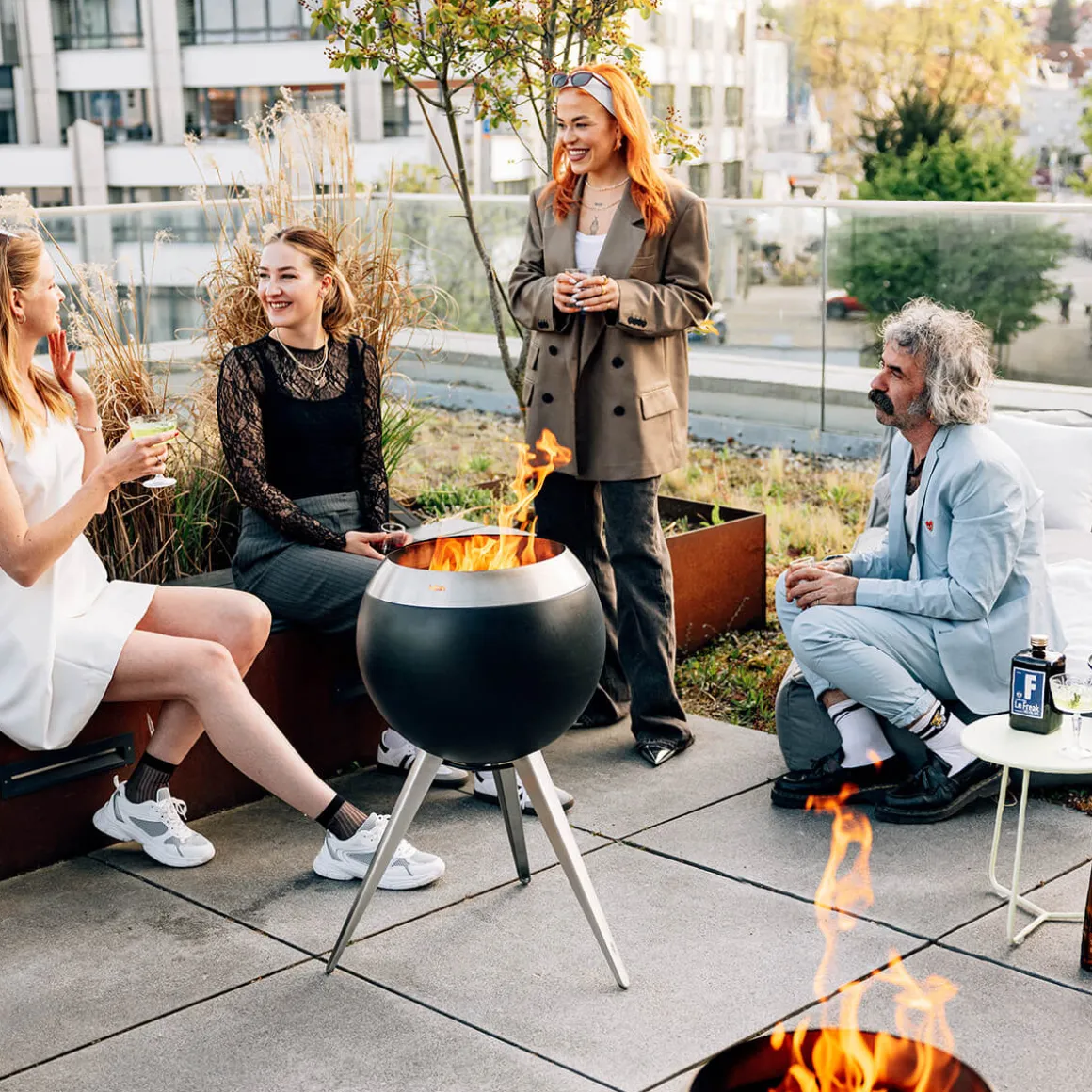 Höfats Moon 45 Feuerschale mit hohem Fuß