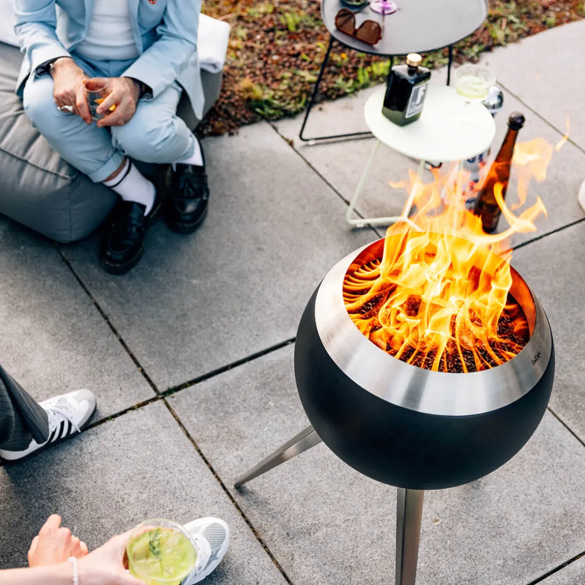 Höfats Moon 45 Feuerschale mit hohem Fuß