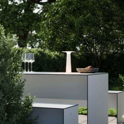 IP44.DE Lix LED Akkuleuchte, Dim-to-Amber, inkl. Charging Base