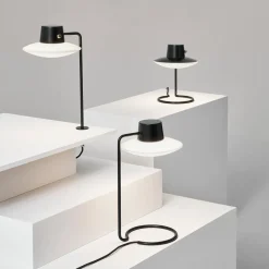 Louis Poulsen AJ Oxford Tischleuchte mit Pin