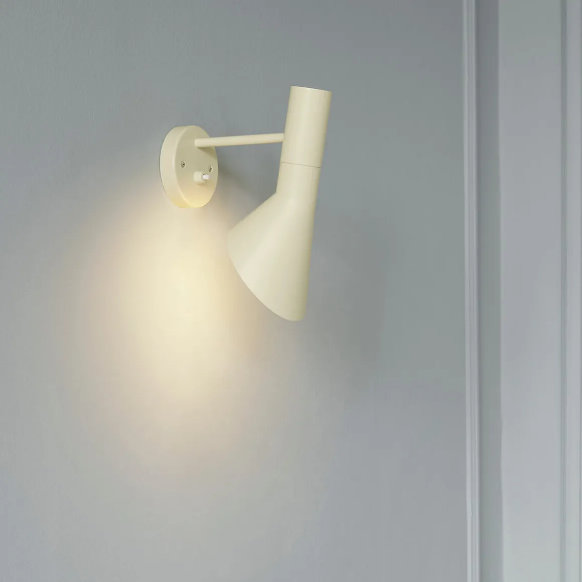 Louis Poulsen AJ Wandleuchte