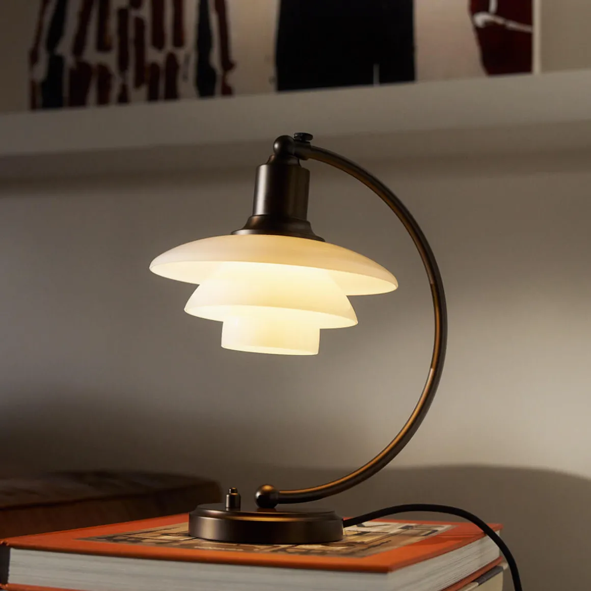 Louis Poulsen PH 2/2 Luna Aged Brass Opal Tischleuchte