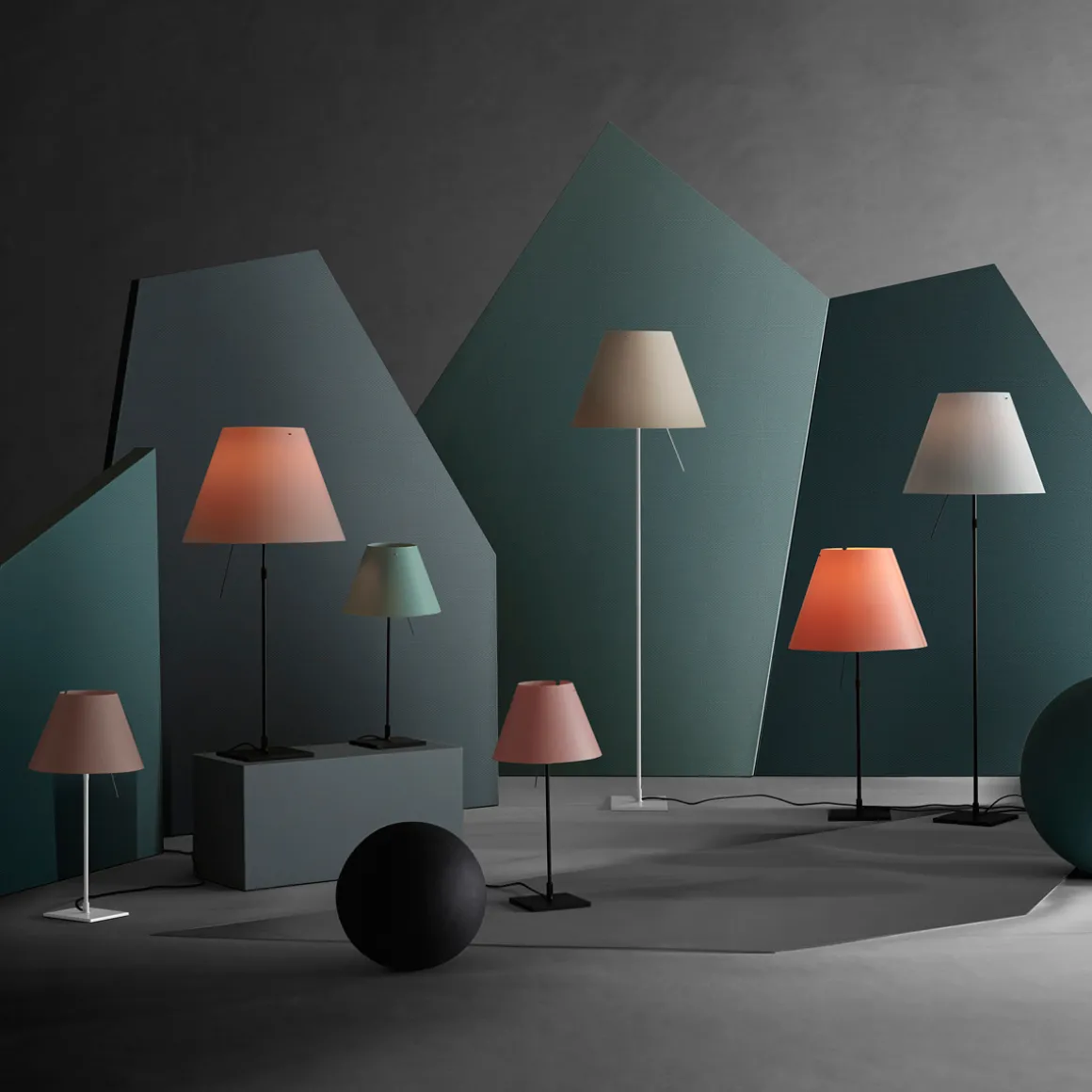 Luceplan Costanza Terra Teleskop mit Touchdimmer, schwarz