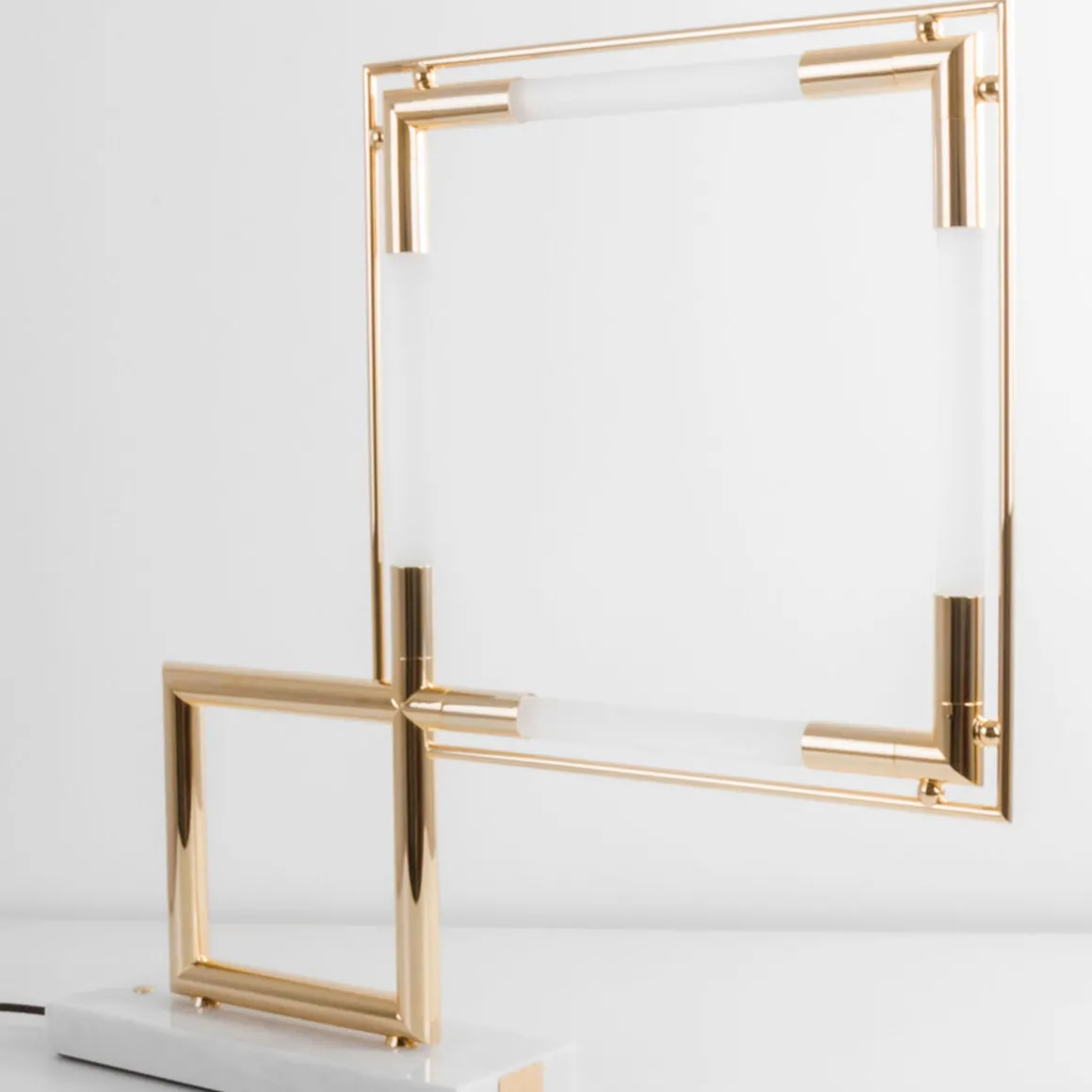 Lumen Center Quadro LED Tischleuchte