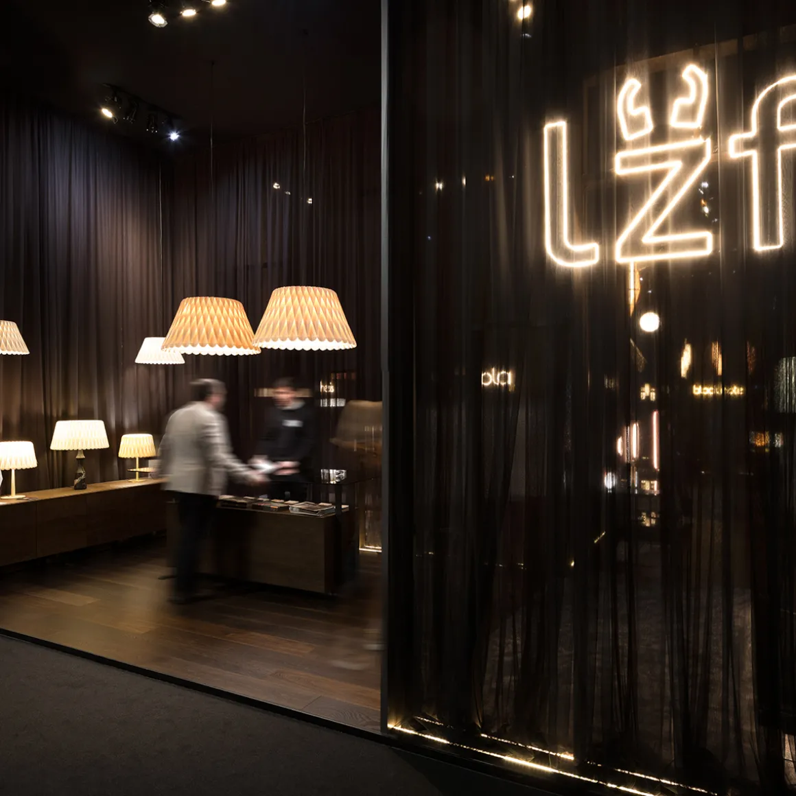 LZF Lamps Lola Medium Tischleuchte, elfenbeinweiß matt