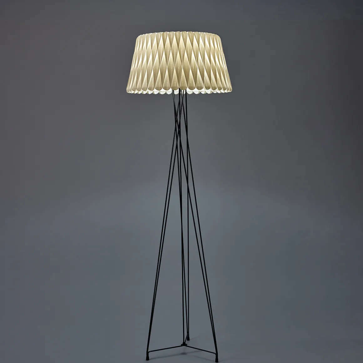 LZF Lamps Lola Stehleuchte, mattschwarz