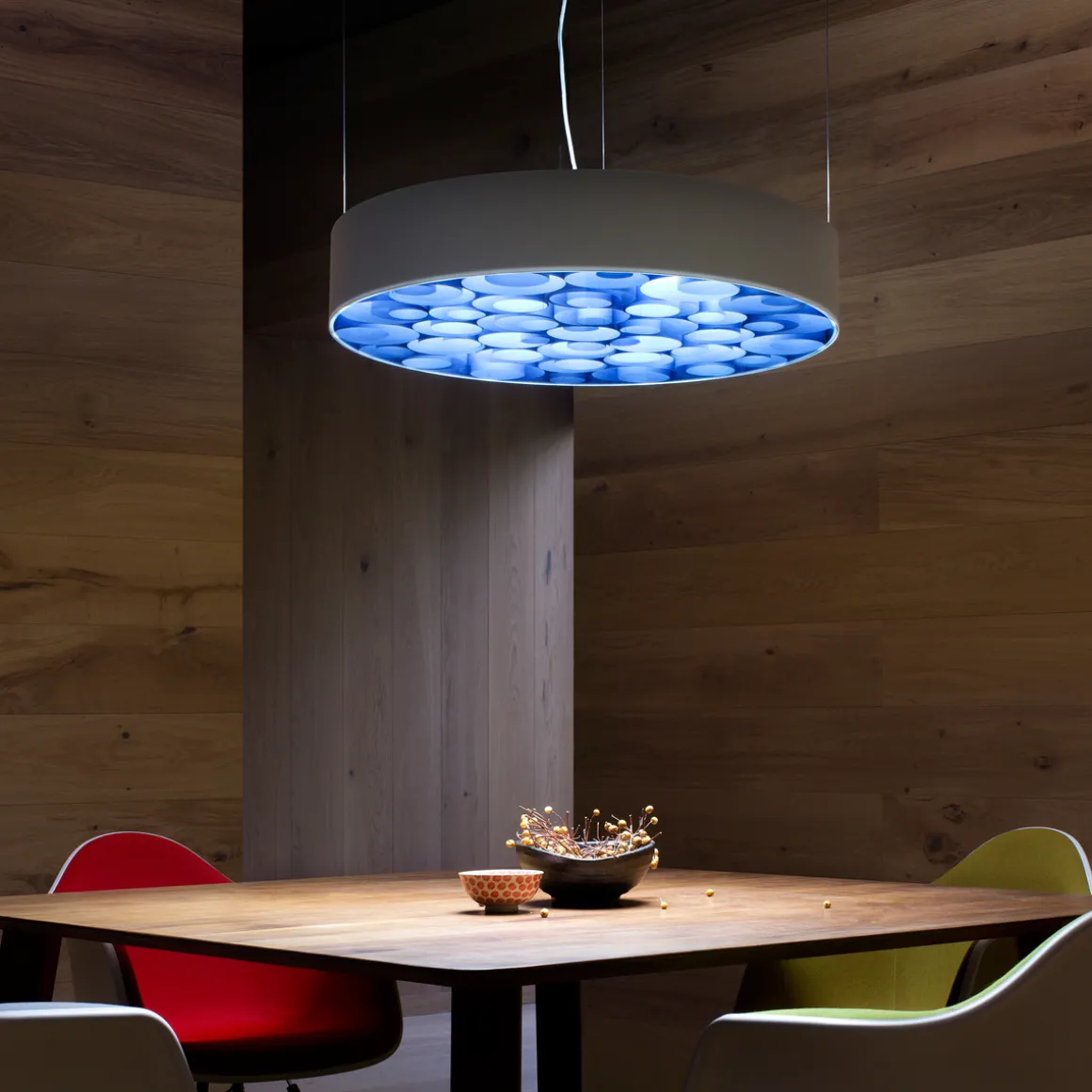 LZF Lamps Spiro Medium LED Pendelleuchte, äußerer Schirm: weiß