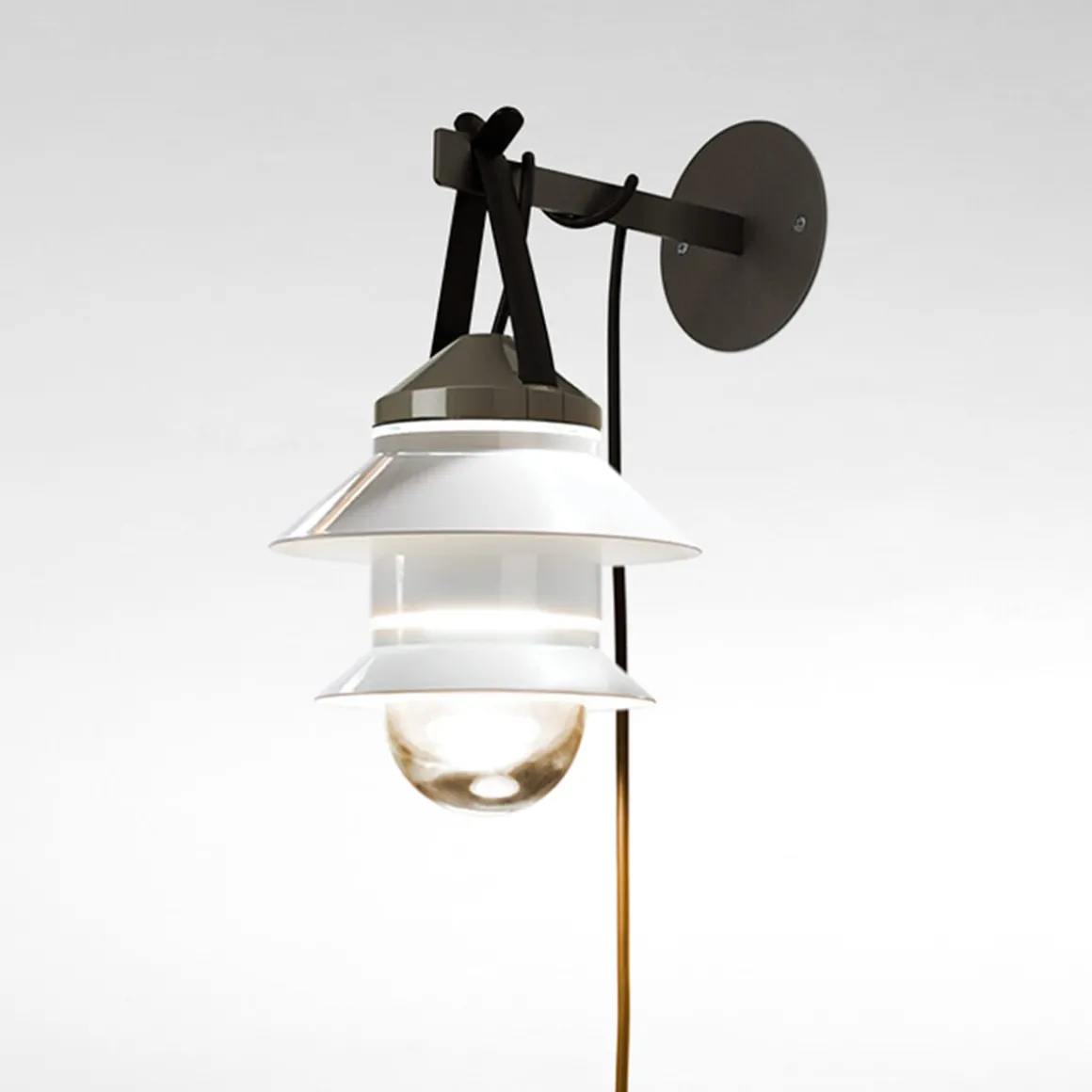 Marset Santorini Wandleuchte mit Wandhaken