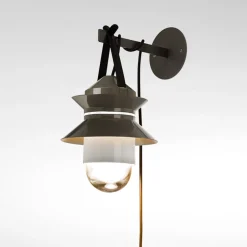 Marset Santorini Wandleuchte mit Wandhaken