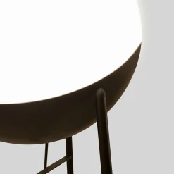 Milan Half Stehleuchte mit Dreibein-Stativ