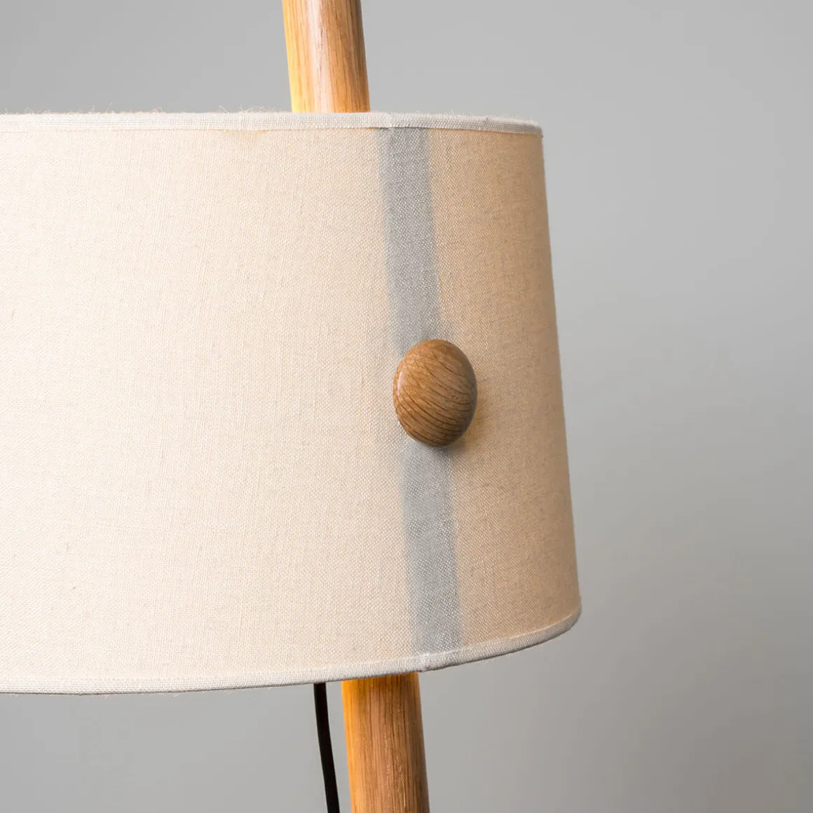 Milan Linood Stehleuchte, geneigt