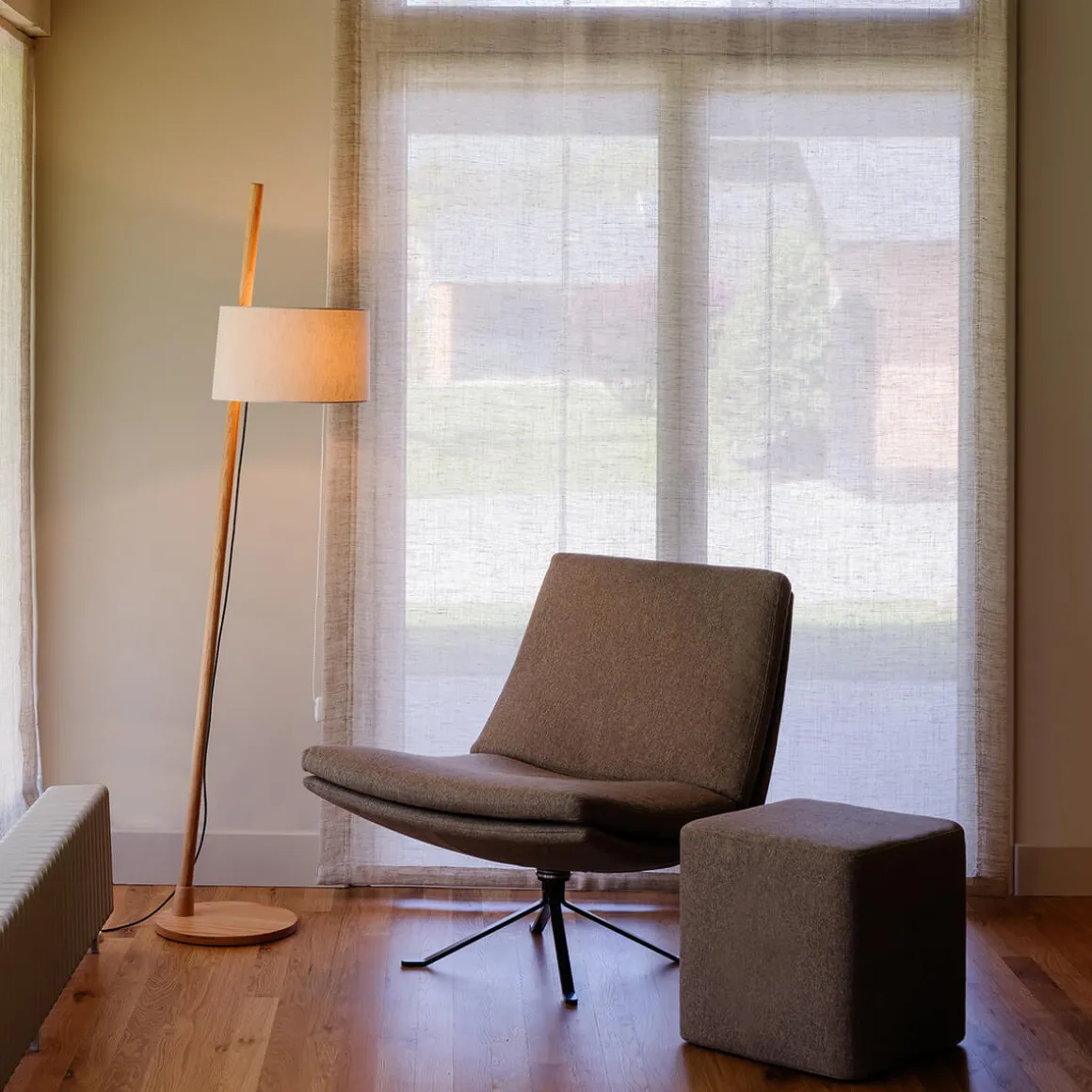 Milan Linood Stehleuchte, geneigt