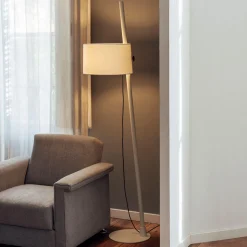 Milan Linood Stehleuchte, geneigt