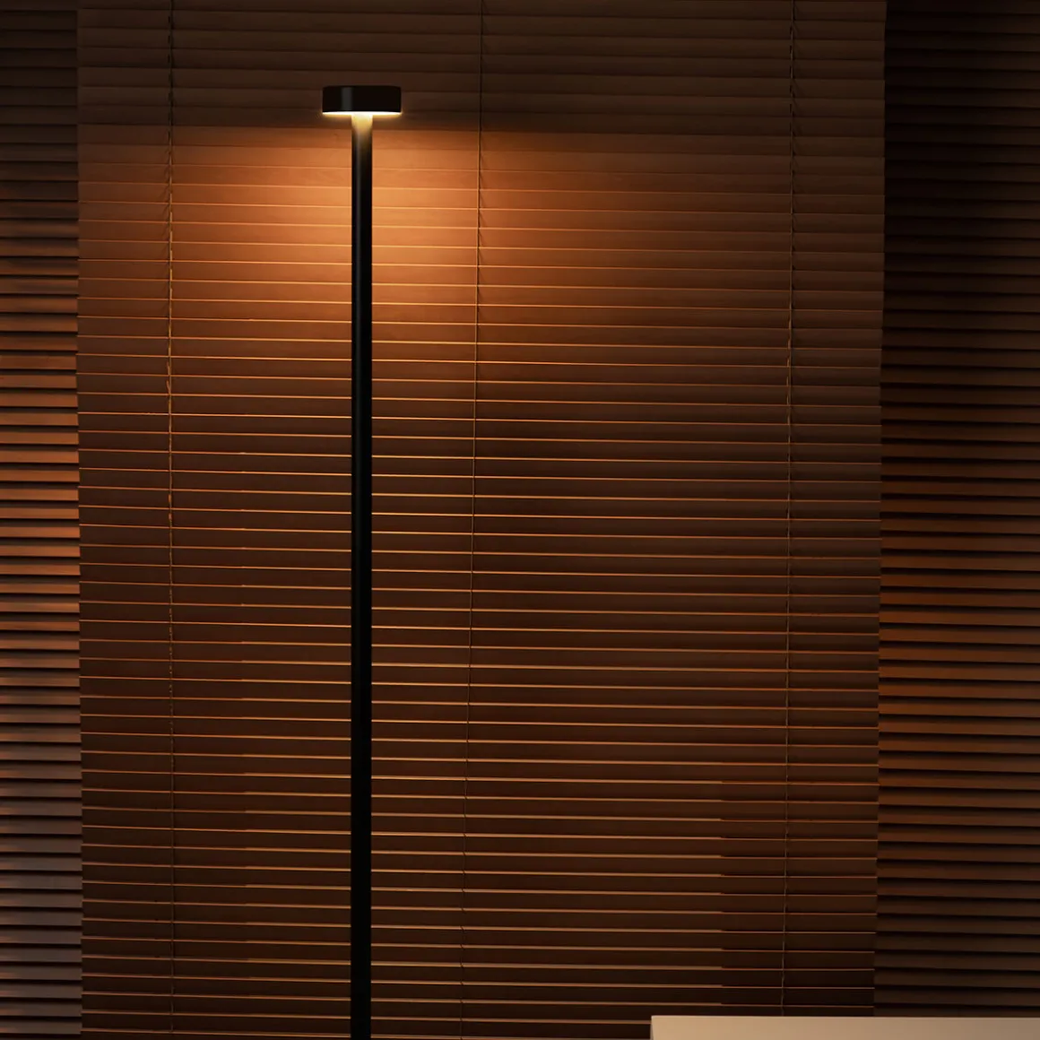 Milan Peak Lane LED Stehleuchte