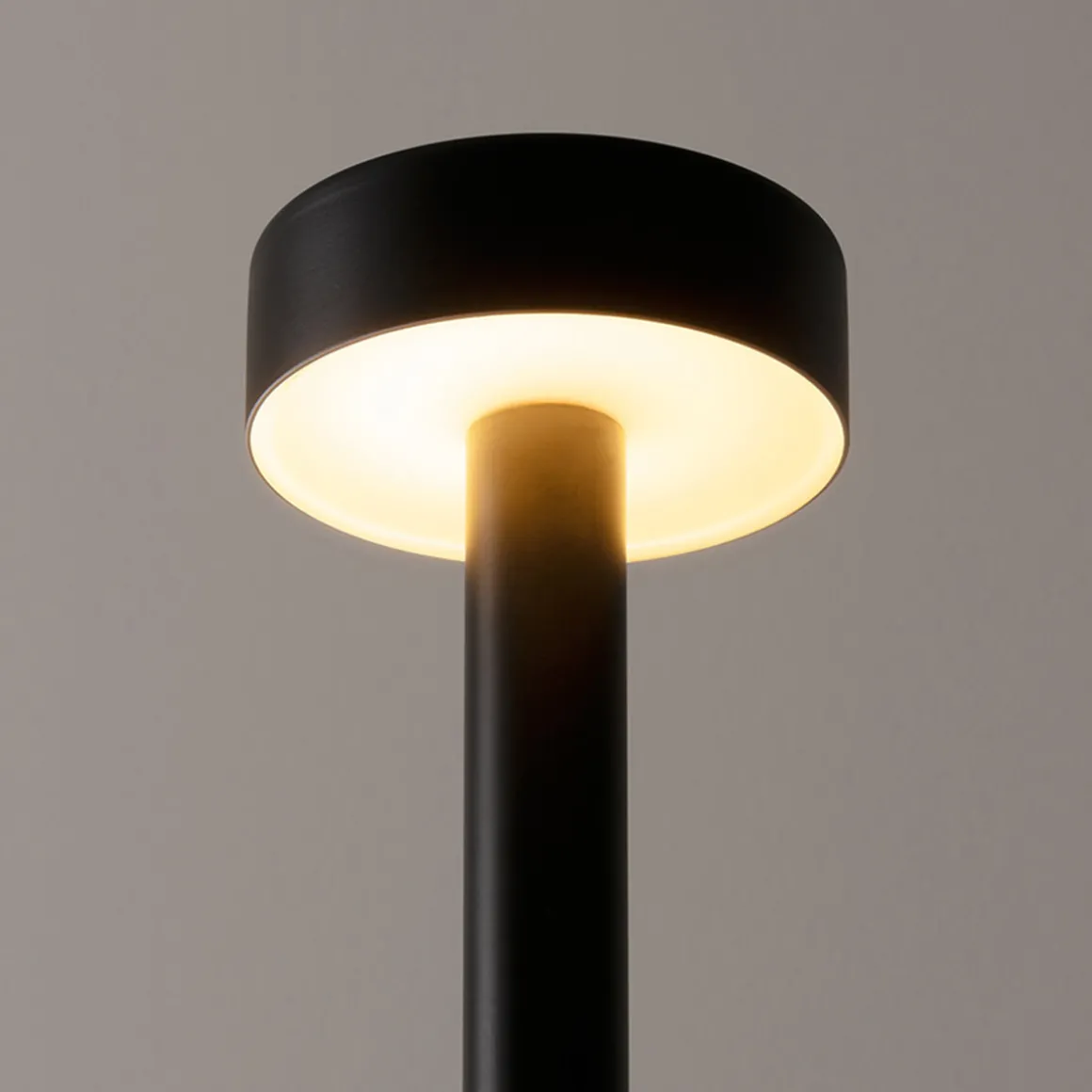 Milan Peak Lane LED Tischleuchte