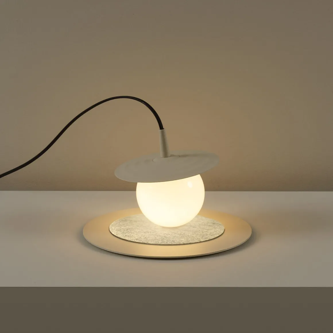 Milan Symphony Movement Tischleuchte