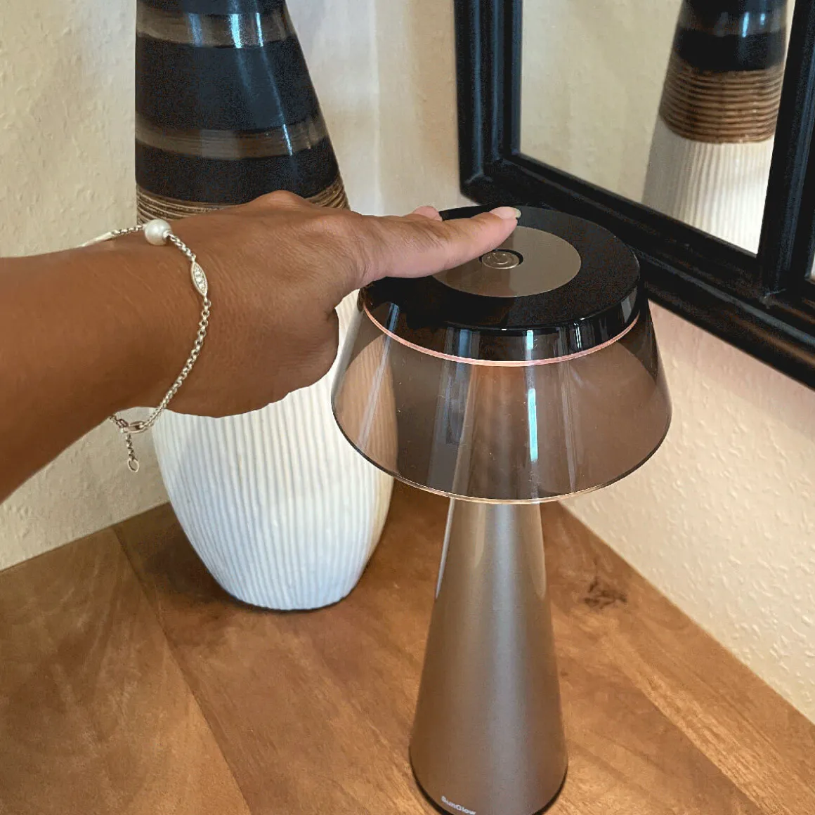 Mobilux SunGlow LED Akkuleuchte mit Leuchtenschirm