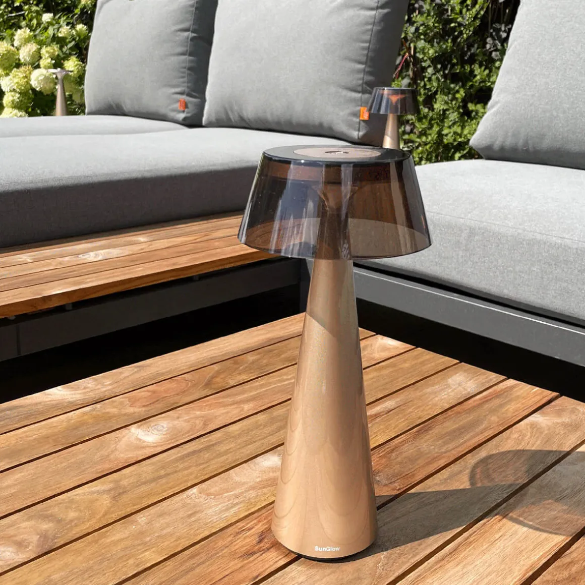 Mobilux SunGlow LED Akkuleuchte mit Leuchtenschirm