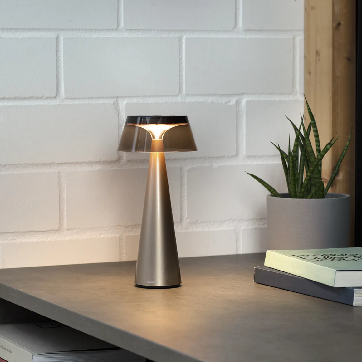 Mobilux SunGlow LED Akkuleuchte mit Leuchtenschirm