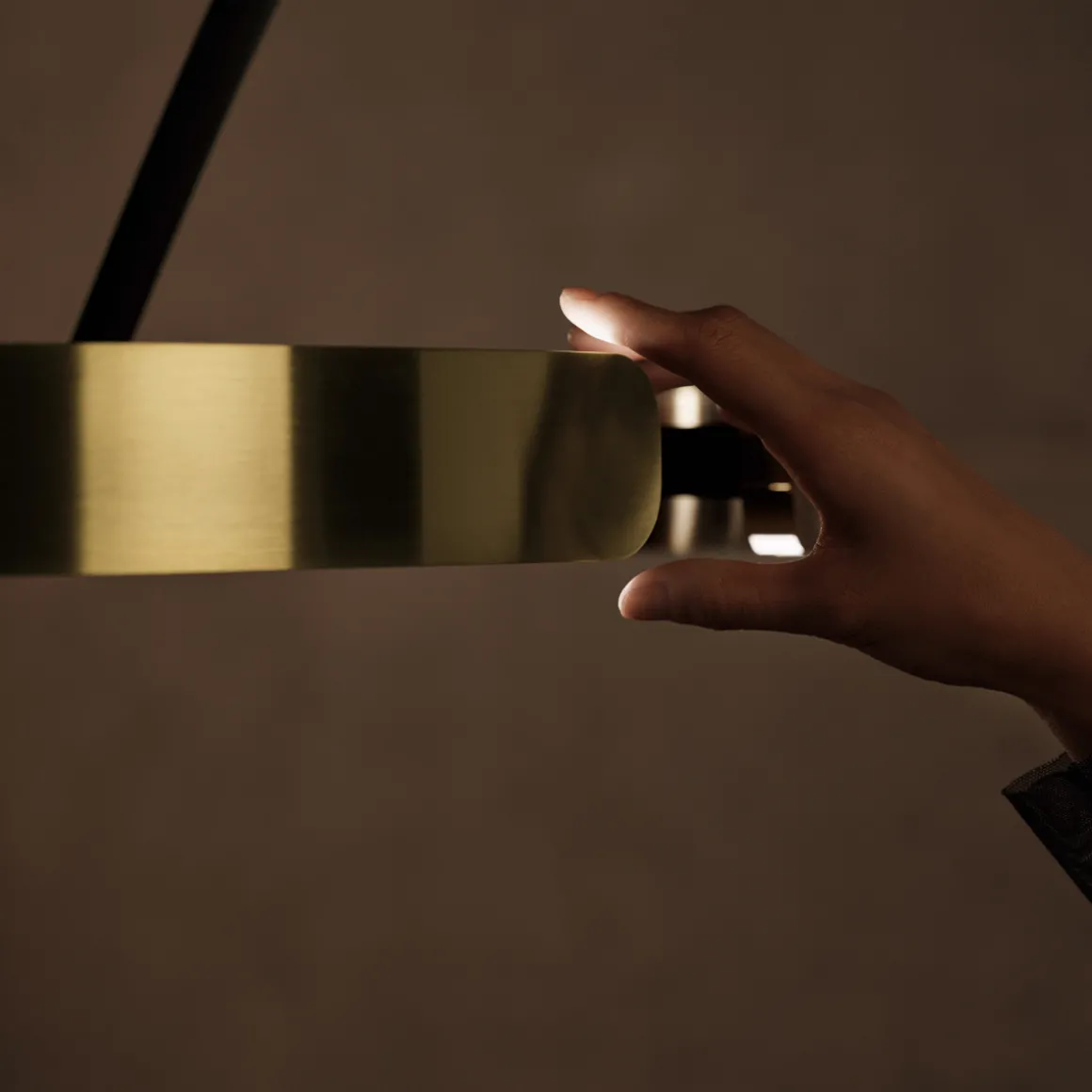 Occhio Mito largo Bogenleuchte