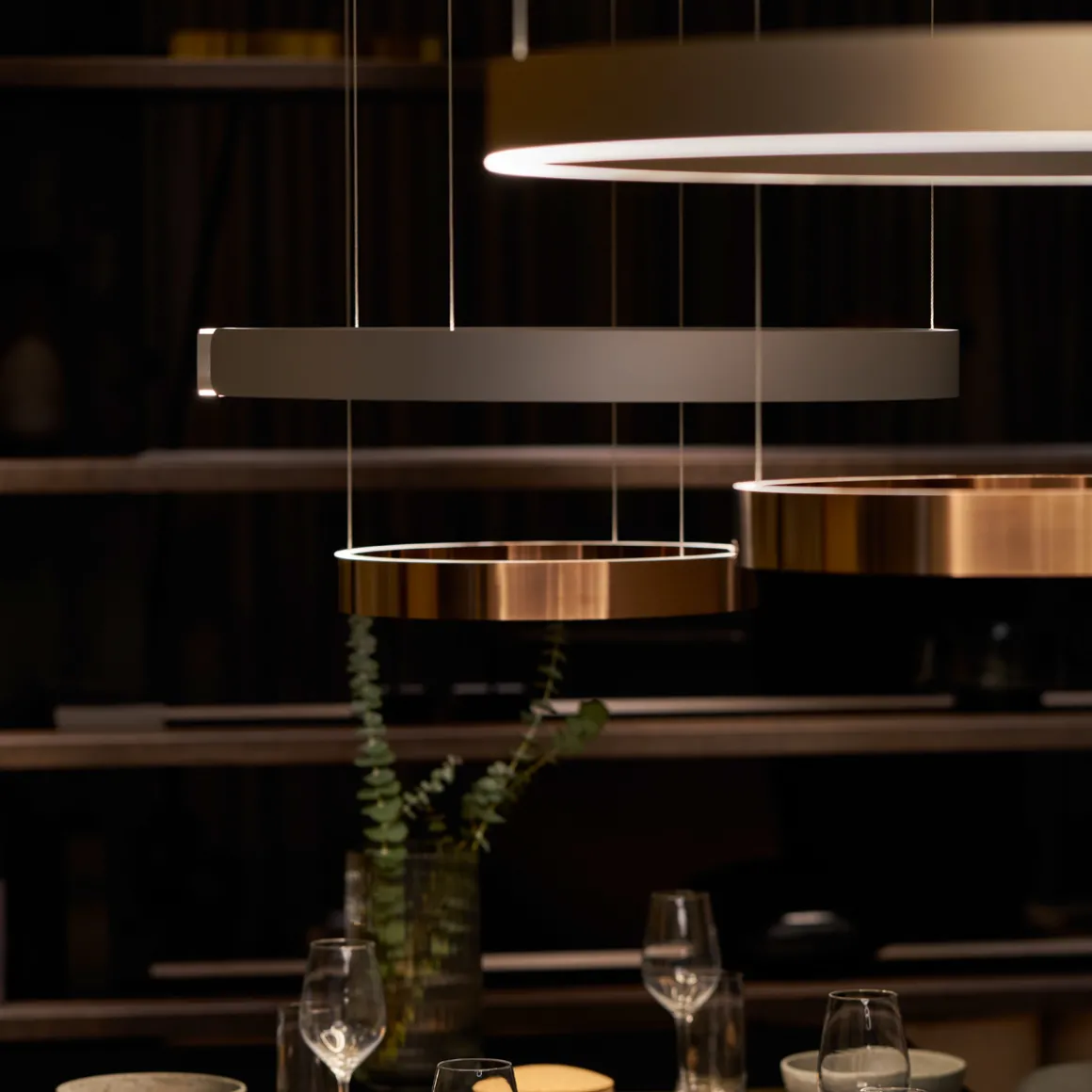 Occhio Mito sospeso 40 var up "air" wide LED Pendelleuchte, variabel