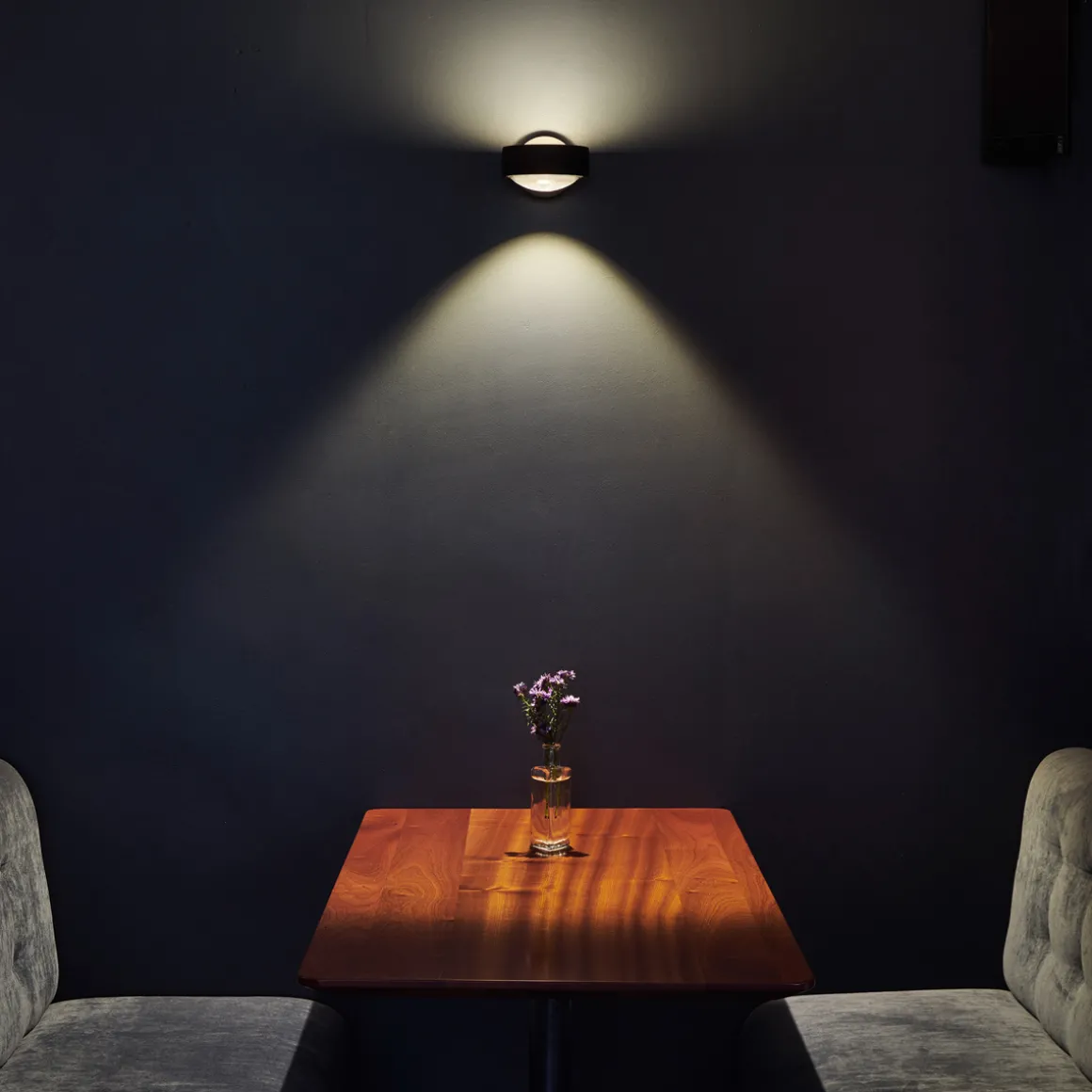 Occhio Sento E verticale up LED Wandleuchte, 2700 K