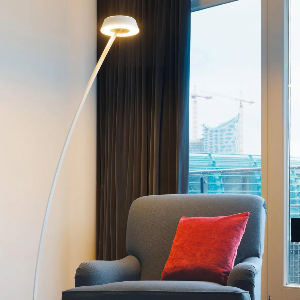 Oligo Glance LED Stehleuchte, gebogen