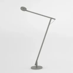 Rotaliana String F1 Dim-to-Warm LED Stehleuchte