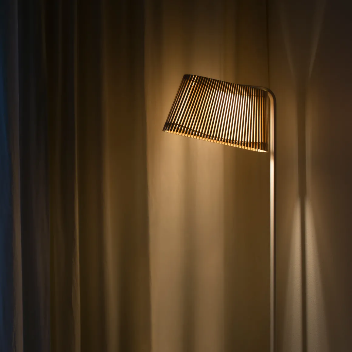 Secto Design Owalo 7010 Stehleuchte