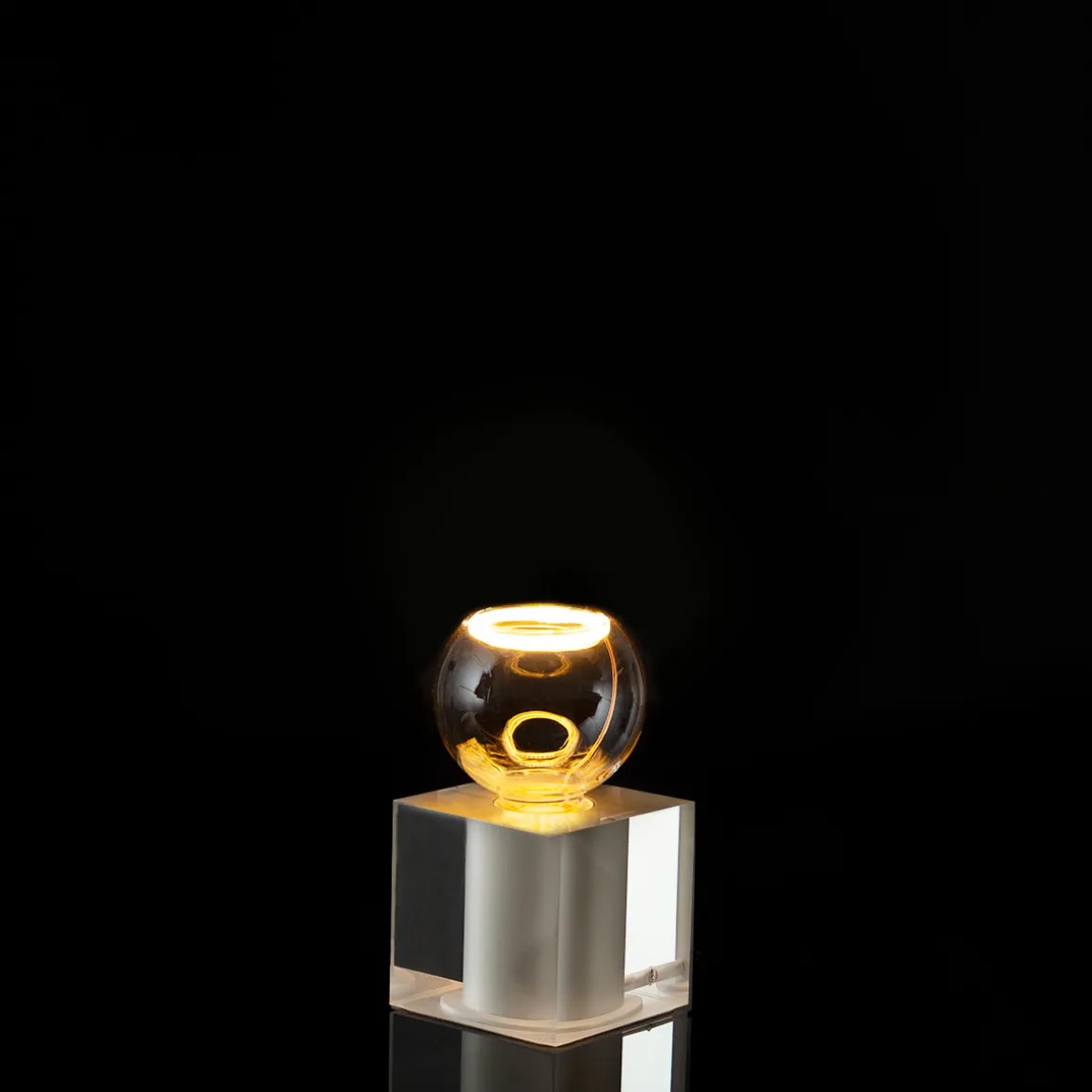 Segula Cubic Tischleuchte mit LED Floating Globe 80 klar