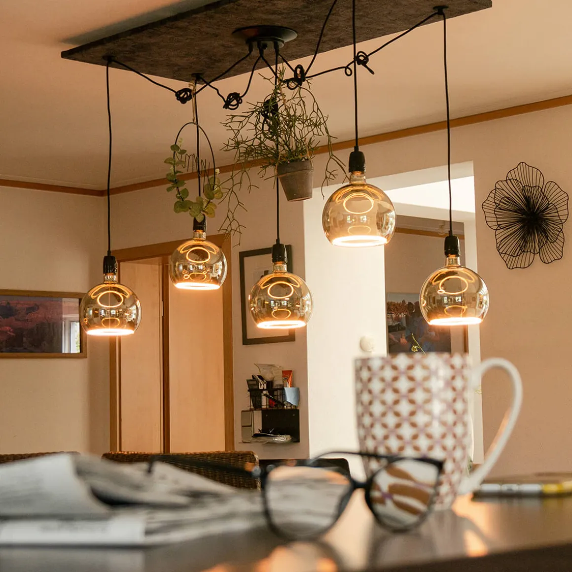 Segula LED Floating Globe 200 smokey grau E27, 6 W, 1900 K, dimmbar