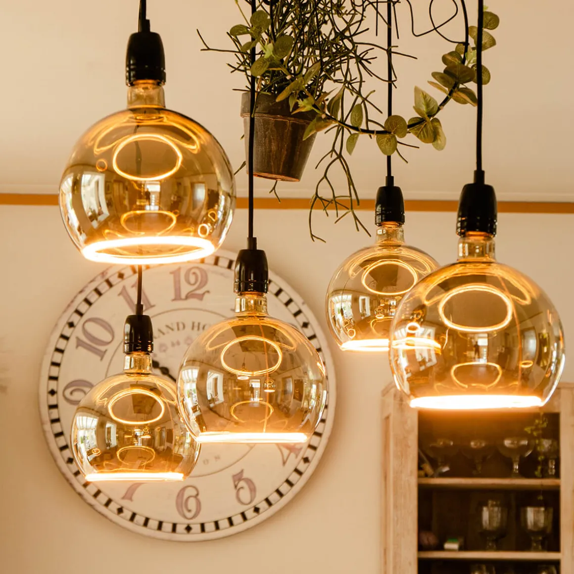 Segula LED Floating Globe 200 smokey grau E27, 6 W, 1900 K, dimmbar