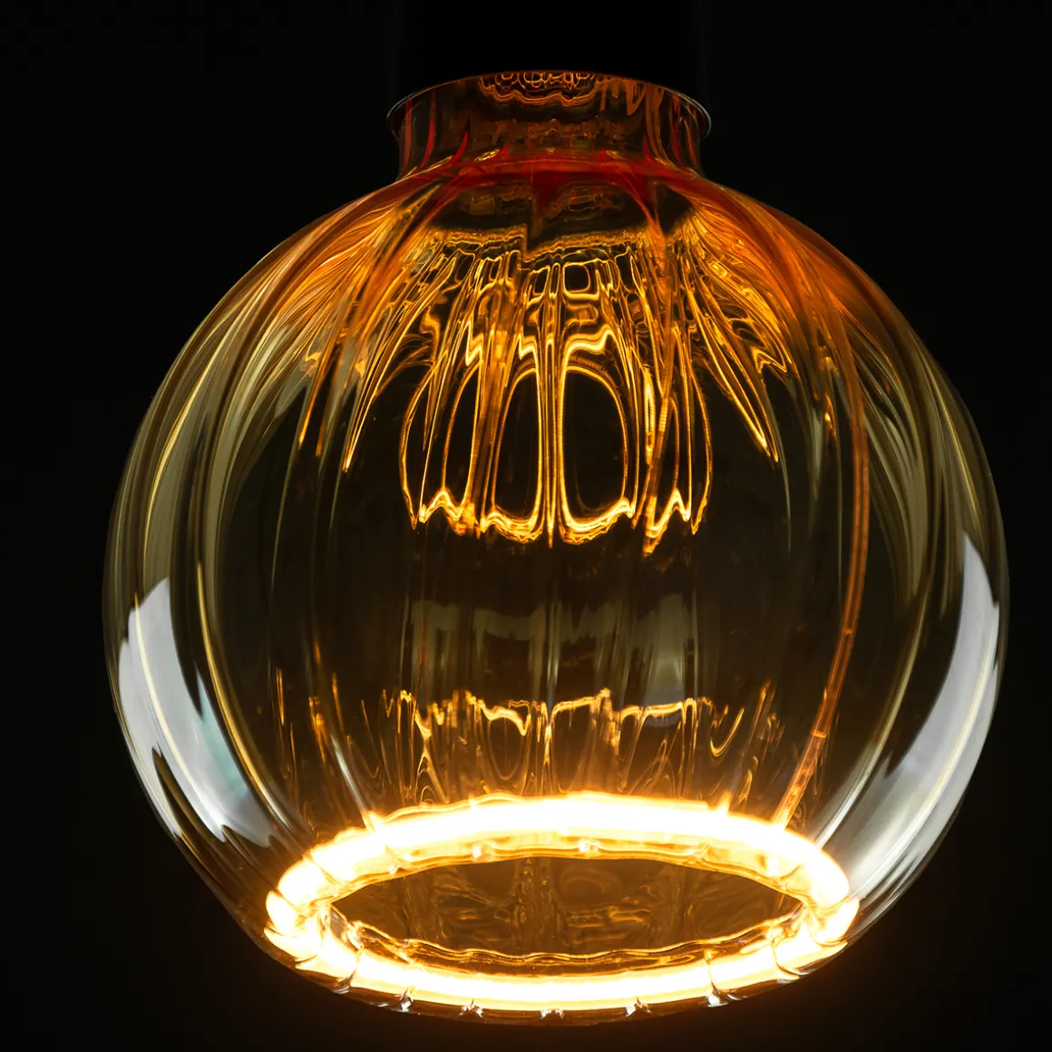 Segula LED Floating Globe 125 straight Gold E27, 4 W, 2200 K, dimmbar